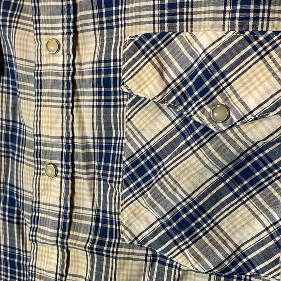 Pearl snap shirt - Picture 2 of 5